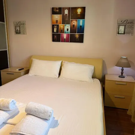 Апартамент Peloraapartment *